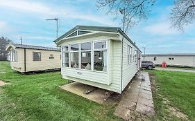 Lovely 8 Berth Caravan At California Cliffs Holiday Park In Norfolk Ref 50024B